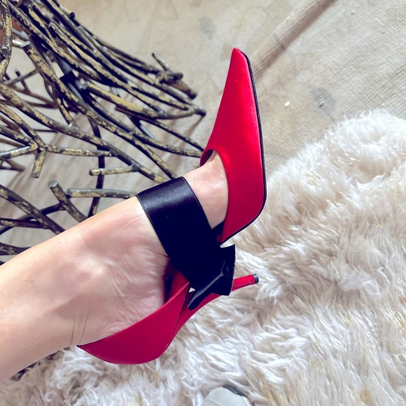 Roger Vivier Paris - ❤️ Red stilettos with black bow ❤️ Worn once. Sz 8. - Picture 1 of 15